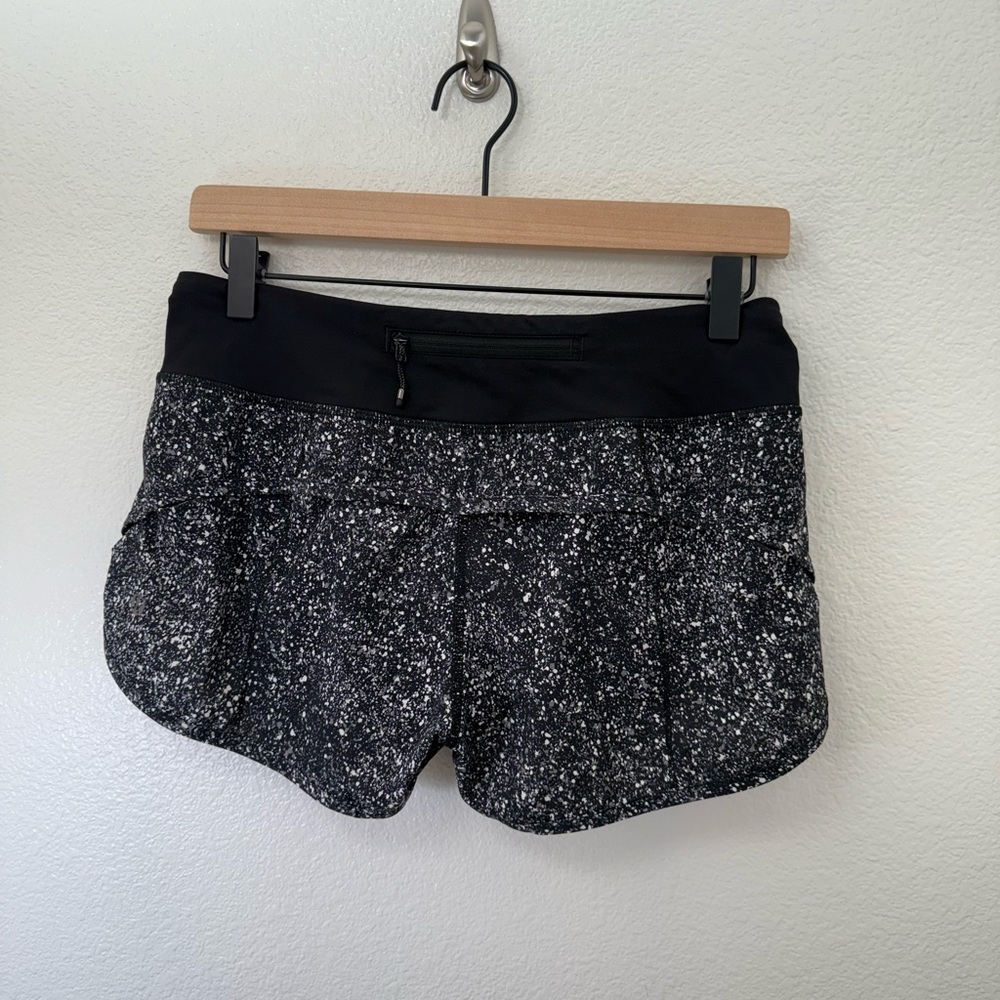 Lululemon Speed Short
Mini Splatter White Black / Black Size 4 - Picture 7 of 13